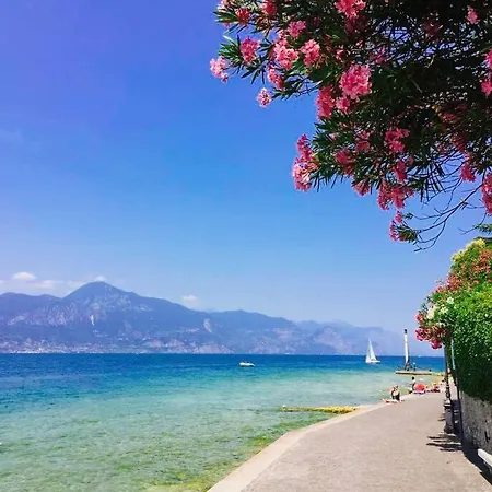 Ca'beneca, Bilo Fronte Lago In Centro!free Parking * Torri Del Benaco