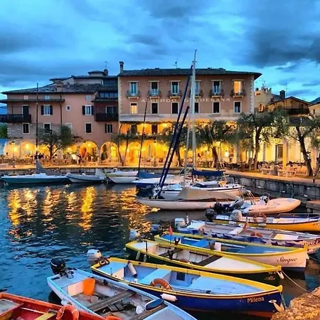 Apartament Ca'beneca, Bilo Fronte In Centro!free Parking Torri Del Benaco